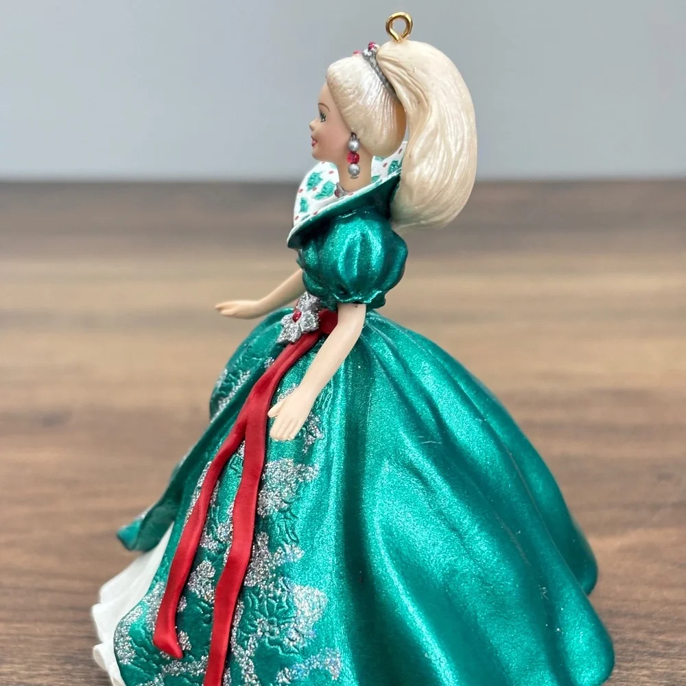 VINTAGE Hallmark Keepsake Christmas Ornament Green HOLIDAY BARBIE Mattel 1995
